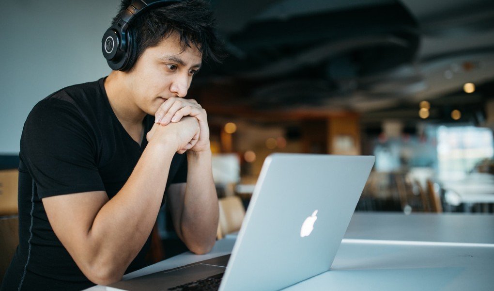 Grok 4.20 used for live social listening and ecommerce decisions